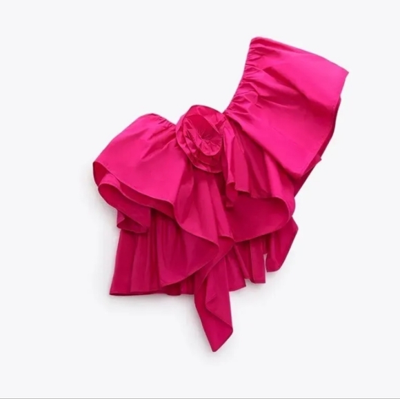 🆕️ Zara Ruffled Asymetric Top - Picture 3 of 4